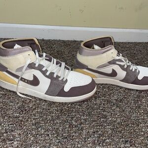 Men’s New Nike Air Jordan 1 Mid SE Craft Shoes
Taupe Haze Fossil Stone